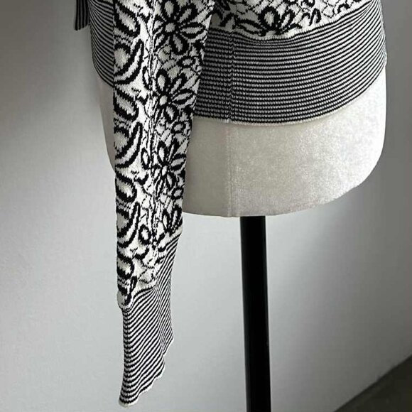 Vintage Jones New York Black & Off-White Floral Jacquard Knit Cardigan – US S - Picture 7 of 12